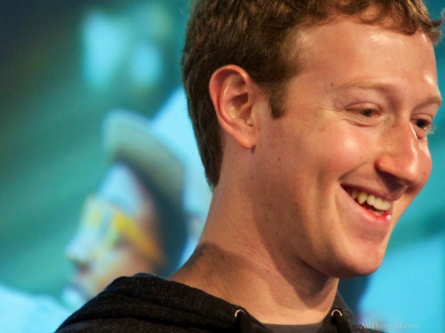 Facebook: boom di profitti e utenti. Arriva l’App Notify