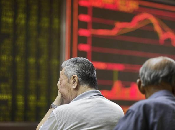 Borse, il petrolio crolla e i mercati asiatici soffrono