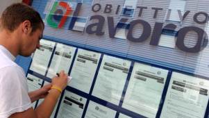 Istat, disoccupazione stabile ma aumenta quella giovanile