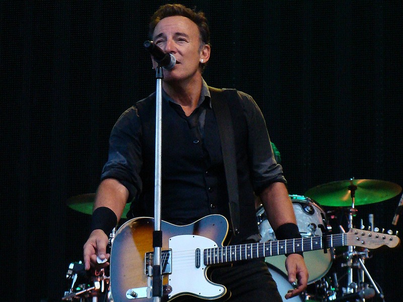 Bruce Springsteen sulle note di Born in the Usa ha chiuso la campagna elettorale di Hillary Clinton.