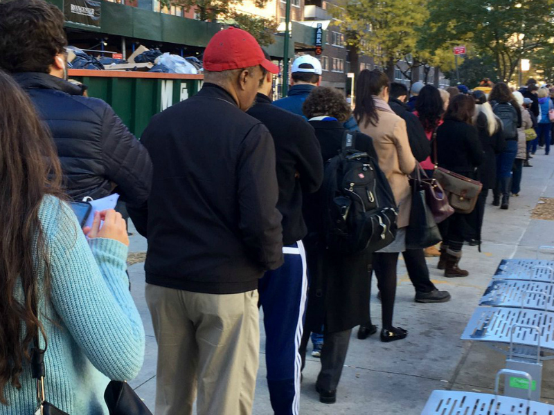 #Votingline: fila per votare in un seggio di New York