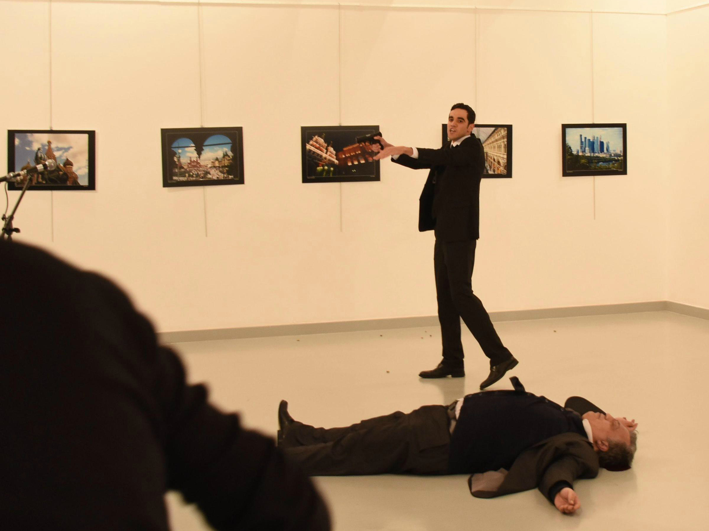 Shock ad Ankara Ucciso in diretta tv l’ambasciatore russo