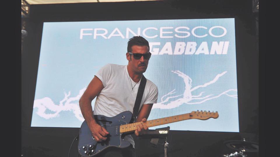 Francesco Gabbiani ha vinto a Sanremo 2016 con Amen tra le nuove proposte. Nel 2017 è tra i big con "Occidentali's Karma"