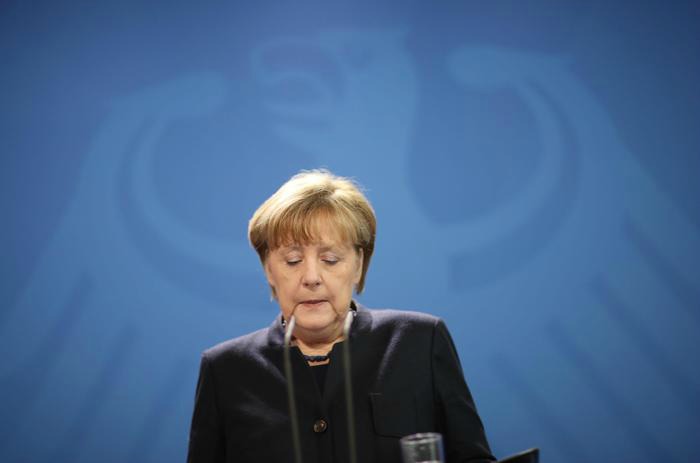 Merkel: «Non vogliamo vivere nella paura. L’integrazione non si fermerà»