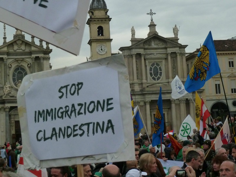 I richiedenti asilo non sono clandestini. Il Tribunale di Milano condanna la Lega Nord