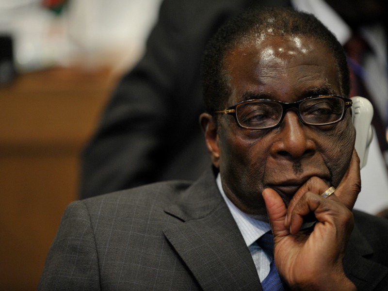 Mugabe, 93 anni: «Nessun successore. Mi ricandido a guidare lo Zimbabwe»
