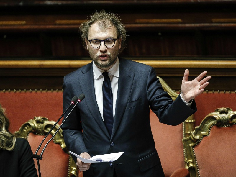 Lotti si salva in Senato  Renzi: «Querele a chi insulta»