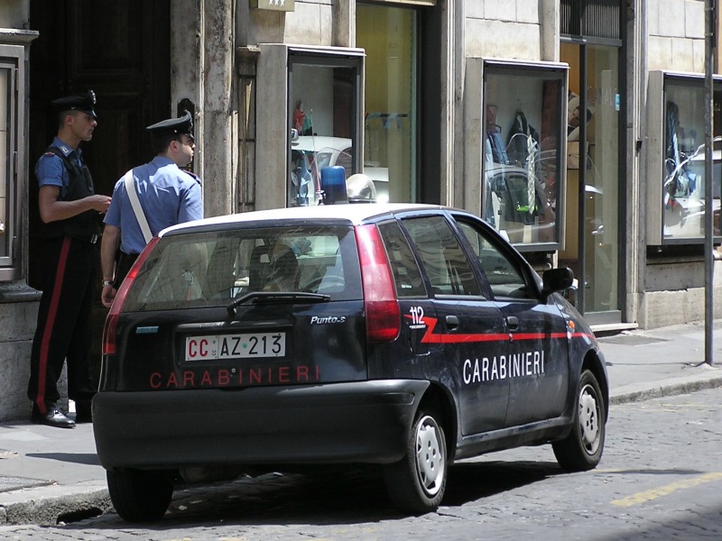 Napoli: gioielliere trovato morto nel suo negozio, forse una rapina finita male