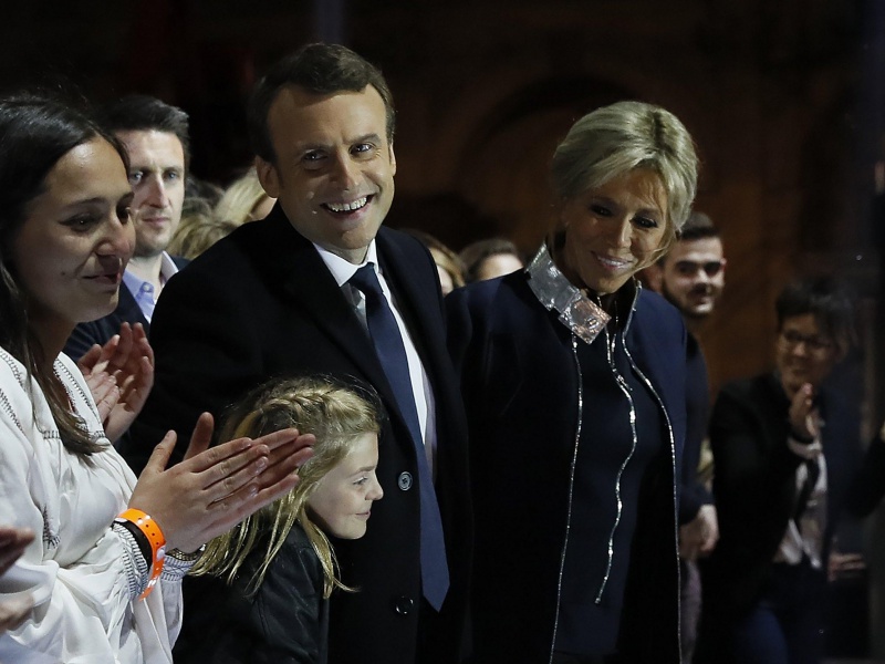 Macron è presidente, al Louvre risuona l’inno europeo  Il vincitore: «E’ l’ora dell’audacia, stupiremo il mondo»