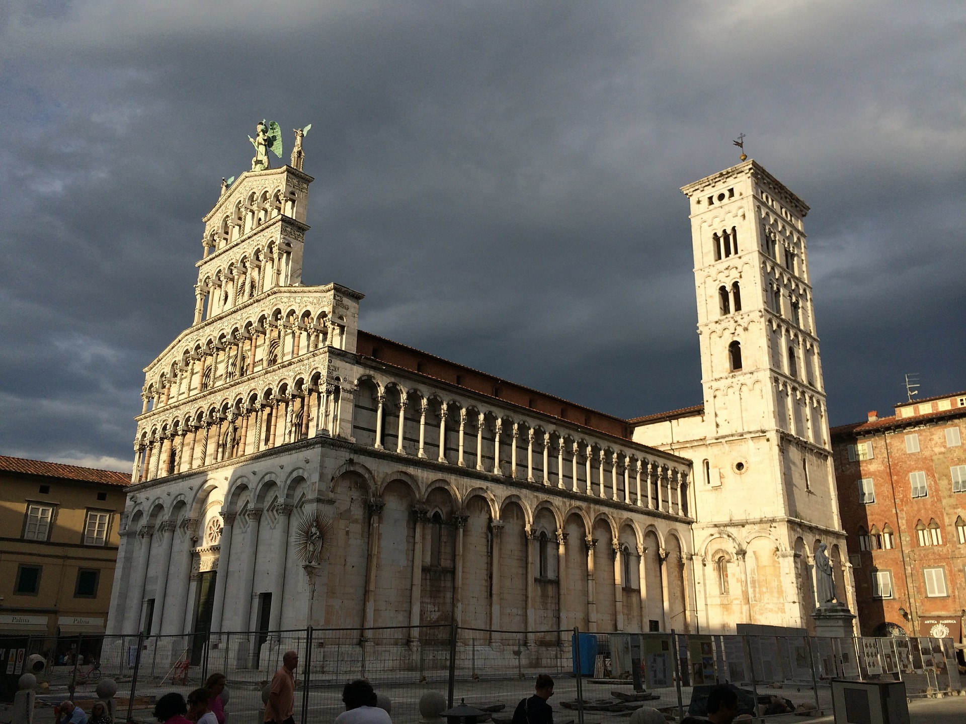 L’ombra nera su Lucca