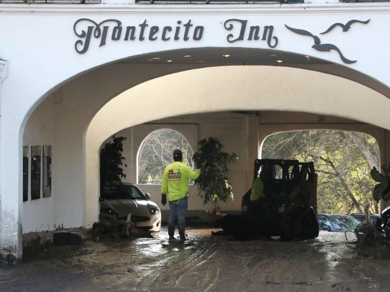 Anche molti hotel e alberghi nella zona sono stati colpiti