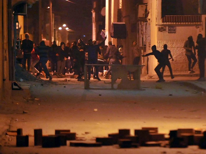 Tre notti di proteste e un morto in Tunisia  Gli scontri rievocano la primavera araba