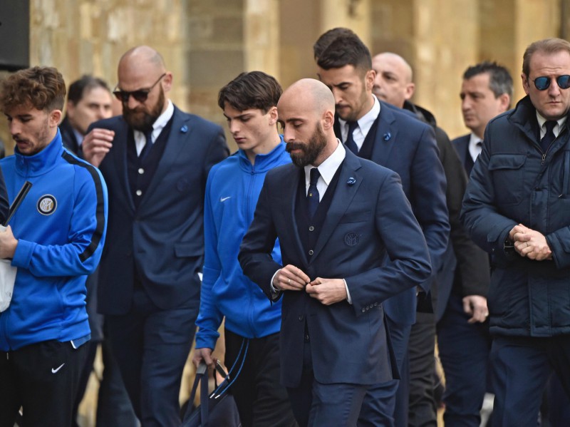 Borja Valero, centrocampista dell’Inter ed ex compagno di squadra di Astori, ha fatto parte della delegazione nero-azzurra che ha reso omaggio al capitano della Fiorentina. Con lui anche Matias Vecino, Antonio Candreva, Mauro Icardi e il vicepresidente Javier Zanetti