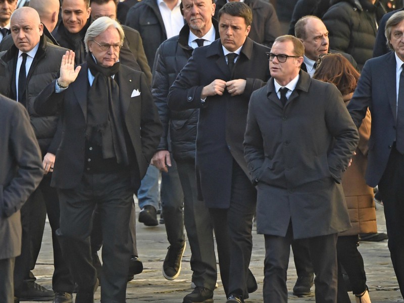 Il presidente della Fiorentina Diego Della Valle e Mattero Renzi  arrivano alla basilica di Santa Croce. Con loro, hanno partecipato al funerale anche Damiano Tommasi, presidente dell’associazione calciatori, e Renzo Ulivieri, presidente dell’associazione allenatori.