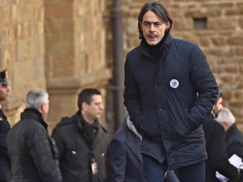Filippo Inzaghi, allenatore del Venezia, ha fatto parte della delegazione veneta per rendere omaggio al capitano della Fiorentina. C’erano anche gruppi dell’Atalanta, Genoa e Cremonese.