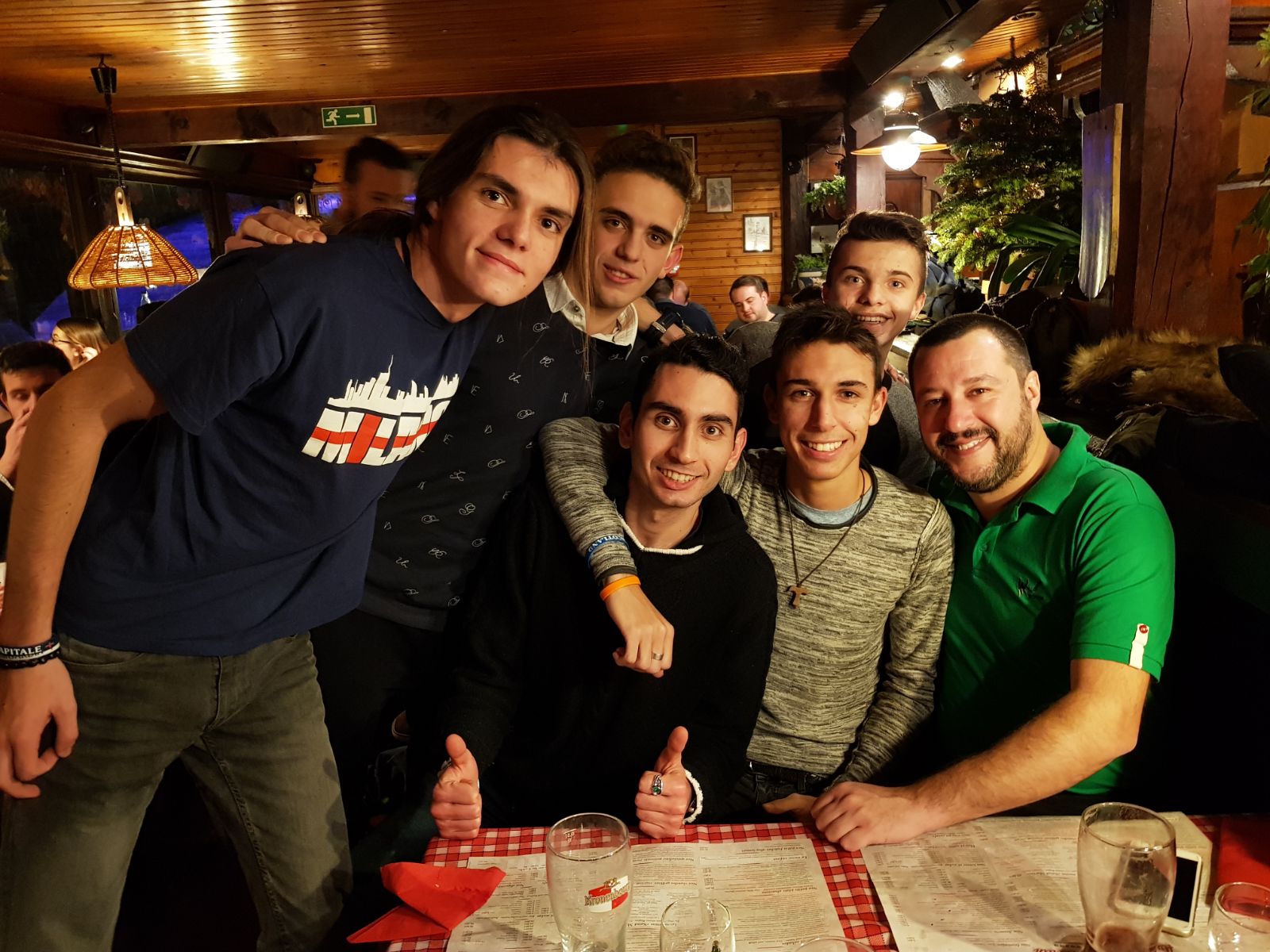 Matteo Salvini con un gruppo di Studenti Padani a Strasburgo