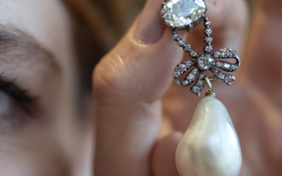 Ciondolo di Maria Antonietta battuto all’asta per 32 milioni di dollari