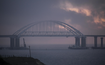 Crimea, ponti colpiti da Kiev. La Russia minaccia attacco a Zaporizhzhia