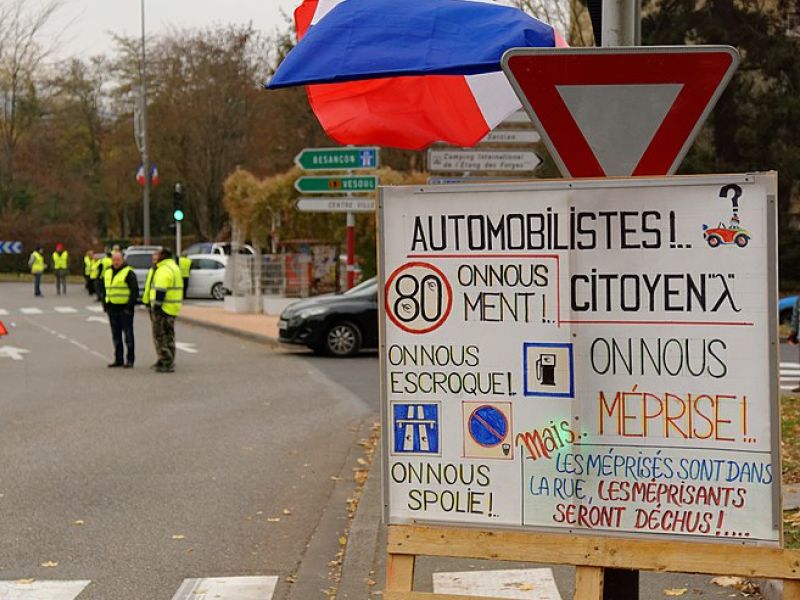 Gilet gialli: muore un sesto manifestante travolto da un camion ad Avignone