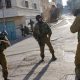 Cisgiordania: attentato alla fermata del bus, Israele blocca Ramallah