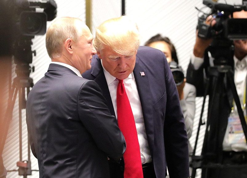 Telefonata tra Trump e Putin: «I nostri team lavorano a negoziati». Ma Zelensky è escluso