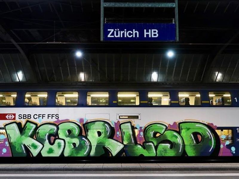 Writers attaccano i treni svizzeri. Così i graffiti diventano virali