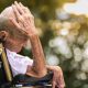 Malato di Alzheimer ferisce il figlio, la moglie muore per lo spavento