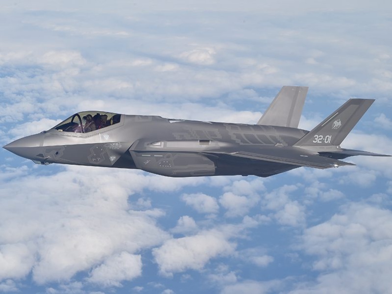 F35: Tofalo (M5S), «Non possiamo rinunciare». Ma Di Maio frena