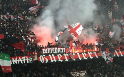 Milan: Salvini tra gli ultrà rossoneri, stretta di mano a un pregiudicato per droga