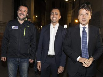 Migranti: dopo il blitz di Conte, Di Maio e Salvini abbassano i toni. Ma resta il malumore
