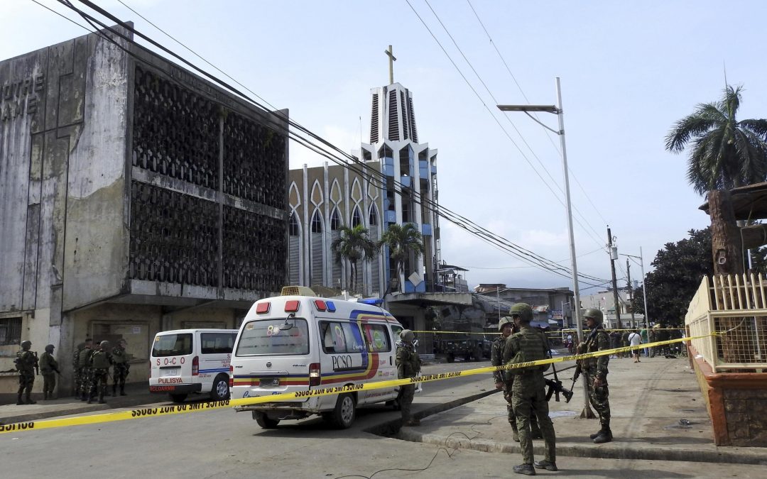 Filippine, 20 morti nell’attacco in Chiesa. Duterte: «Reagiremo»