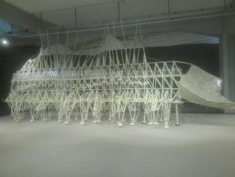 Sculture vive: Theo Jansen in Italia nel segno di Leonardo