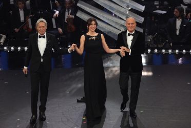 Sanremo: attesa per la serata dei duetti, il festival forte sui social