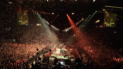 Mumford & Sons, il nuovo album “Delta” sbanca l’Assago Forum nell’unica tappa italiana