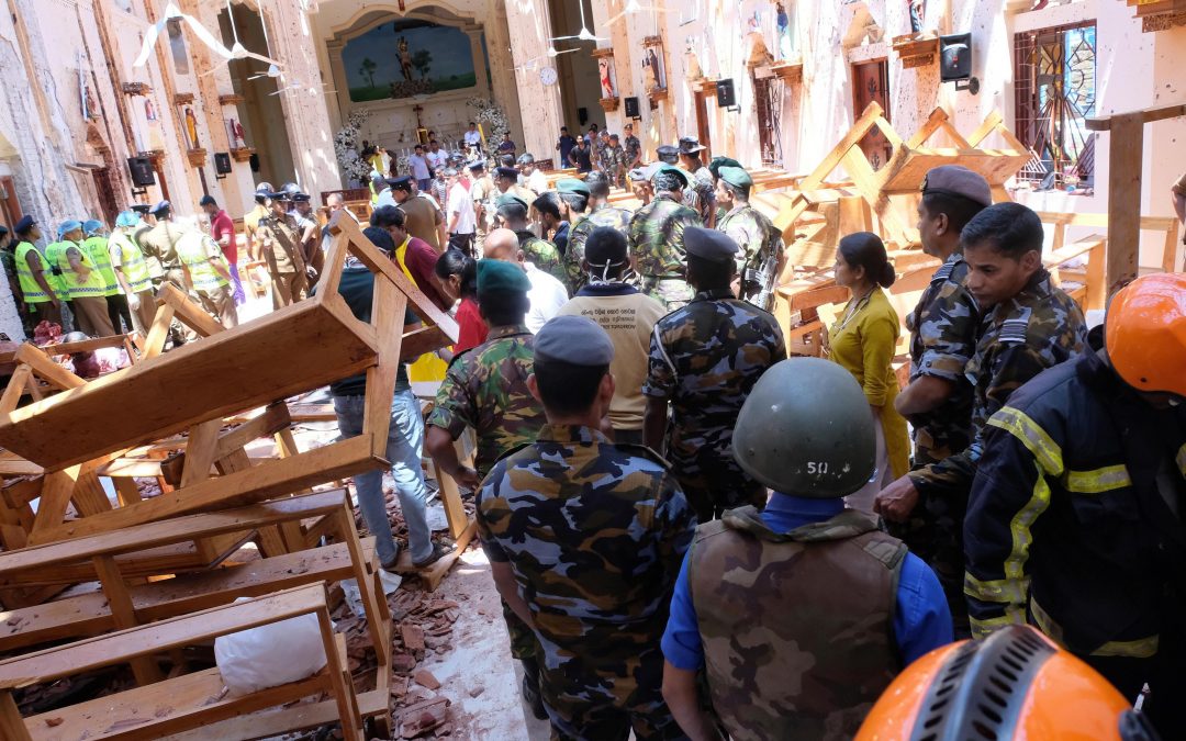 Attentati Sri Lanka, l’Isis rivendica: «Kamikaze nostri combattenti»