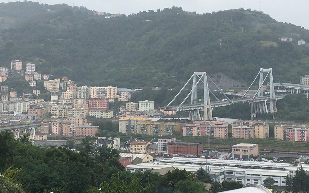 Ponte Morandi, riaperta via Fillak. Protesta dei commercianti: «Costretti a chiudere»