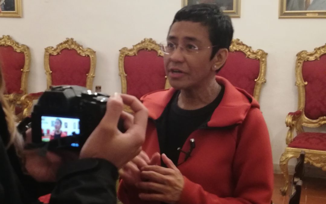 Giornalismo, Maria Ressa: «Bisogna sempre denunciare le bugie»