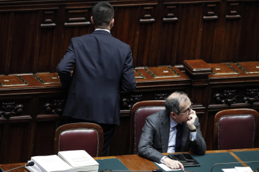 Governo: Tria sotto tiro, nuova grana per il ministro