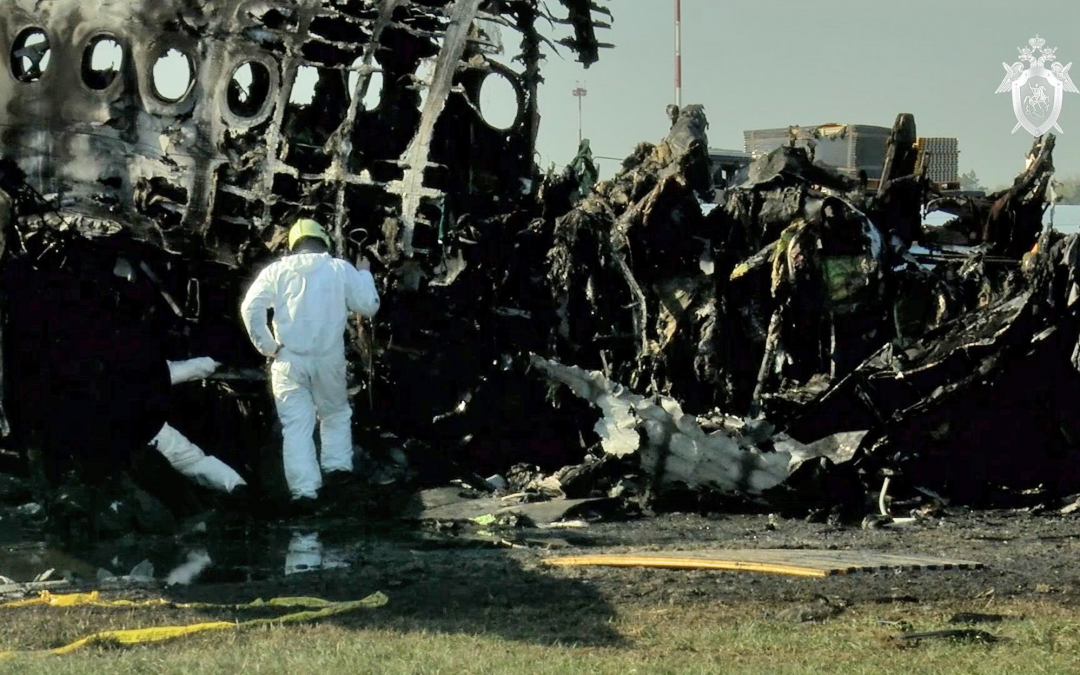 Incidente aereo a Mosca, 41 morti: si indaga su «un problema tecnico»