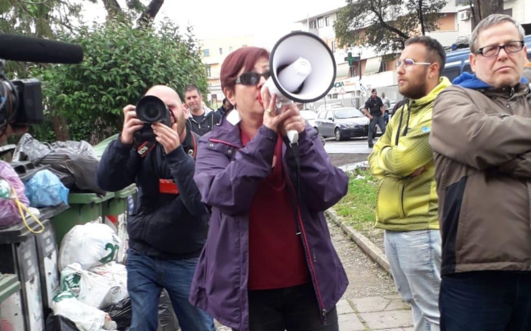 Torrenova, le donne che fanno i turni di notte per difendere la mamma rom