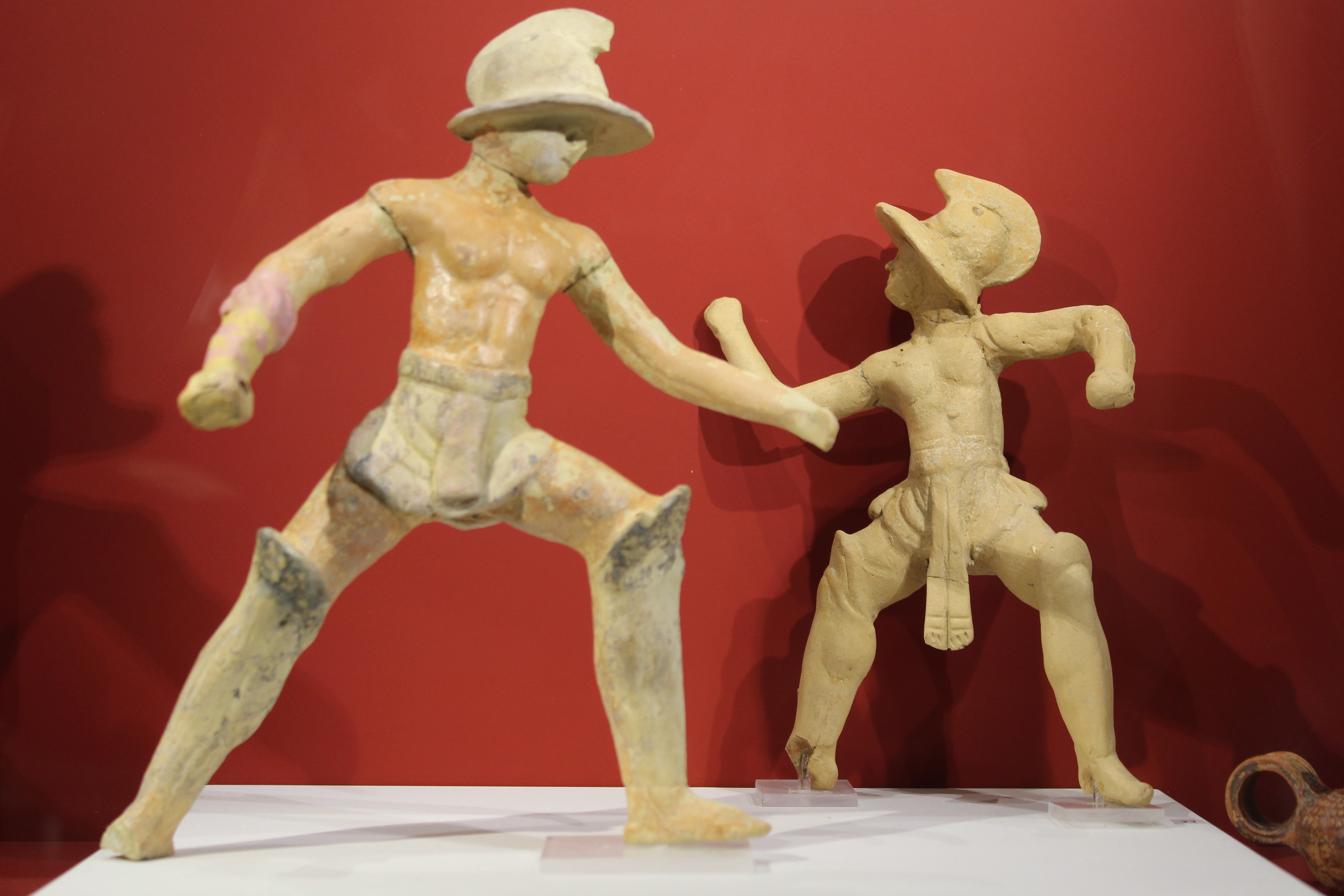 Due guerrieri in terracotta del Museo Archeologico