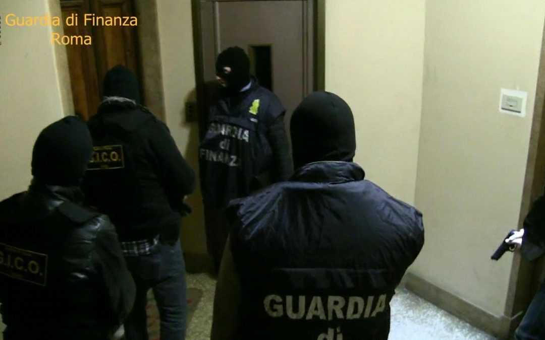 Roma, 51 arresti in operazione antidroga: tra i vertici l’ex ultras laziale “Diabolik”