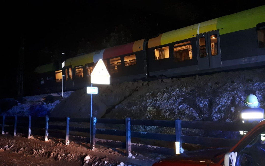 Maltempo, in Val Pusteria deraglia un treno per una frana