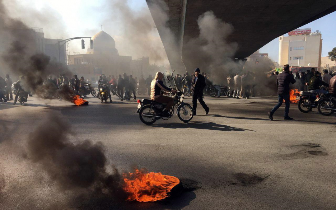 Iran, Pasdaran pronti a reprimere la rivolta: «Provocazione degli Usa»