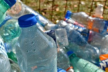 Manovra, nel maxi-emendamento plastic tax dimezzata