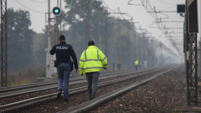 Pavia, uomo travolto da un treno. Caos sulla linea per i pendolari