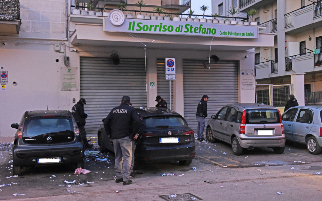 Foggia, bomba davanti a un centro anziani. Dirigente testimone in processo per mafia