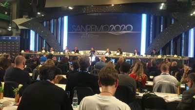 Sanremo, Amadeus respinge le polemiche: «Le 10 donne? Una scelta contro la violenza»