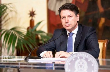 Coronavirus, ecco il decreto imprese. Conte: «400 miliardi di liquidità»