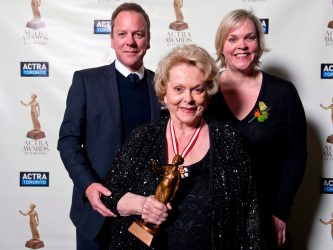 È morta l’attrice Shirley Douglas, madre di Kiefer Sutherland